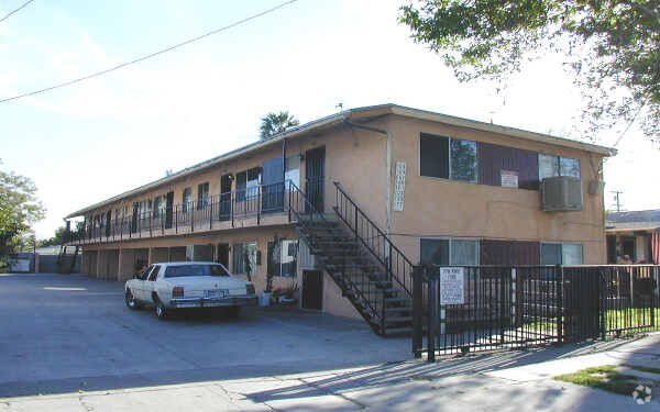 Foto del edificio - 163-177 W 7th St