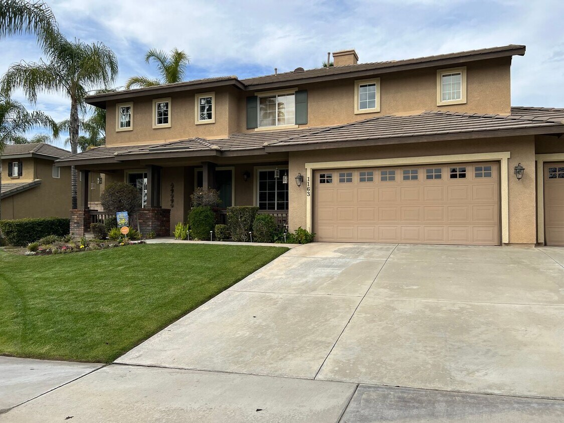 Primary Photo - Gorgeous and spacious 5 bedroom FURNISHED ...