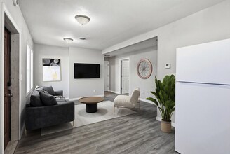 Building Photo - 313 Novak St