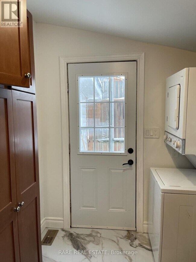 Photo du bâtiment - 1981 Inglewood Dr