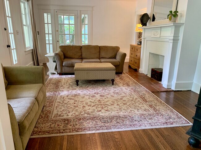 Foto del edificio - 1211 Cedar Ln