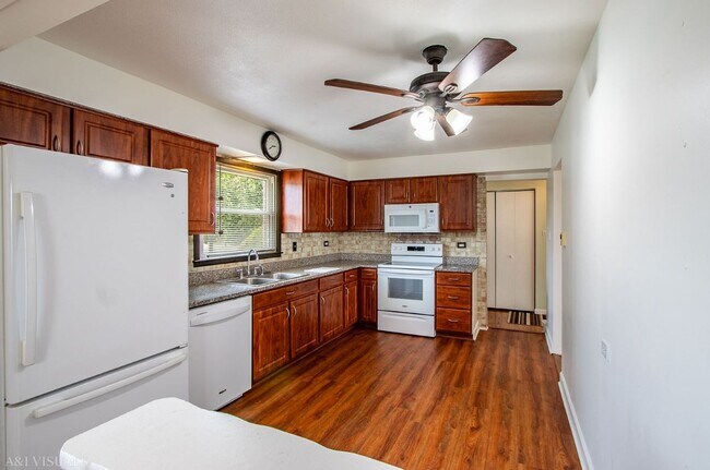 Foto del edificio - 644 Patricia Ln