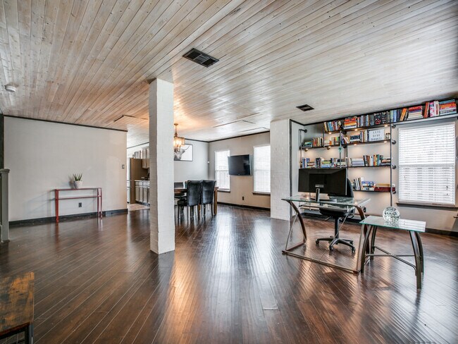 Building Photo - 908 W Mulberry Ave