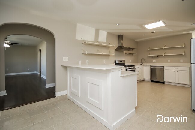 Building Photo - 2102 Hillshire Dr