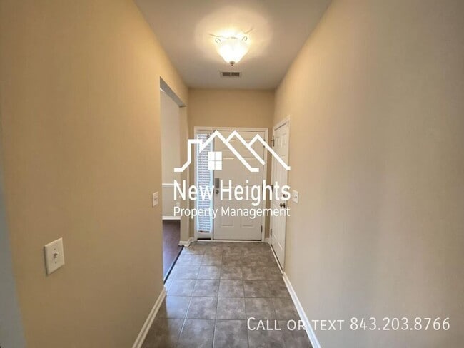 Building Photo - 8207 Ronda Dr