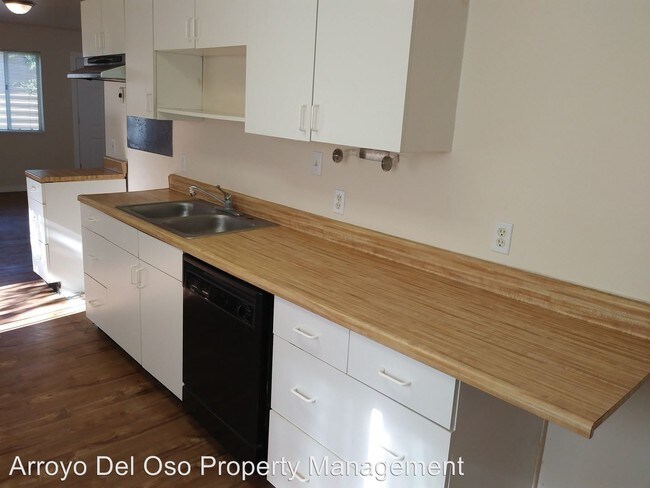 Foto del edificio - 4032 Comanche Rd NE