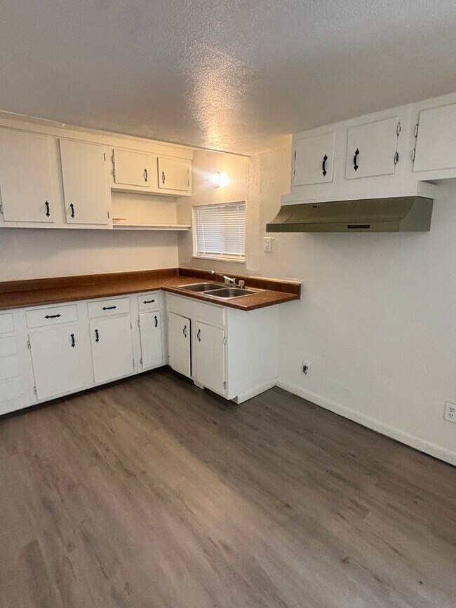 Foto del edificio - 906 S Farmer Ave