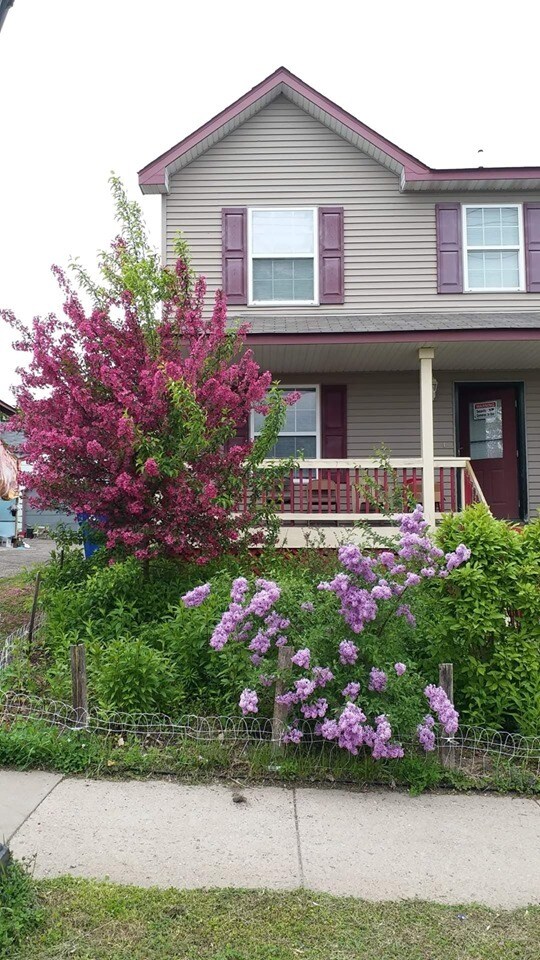 Foto del edificio - 245 Front Ave