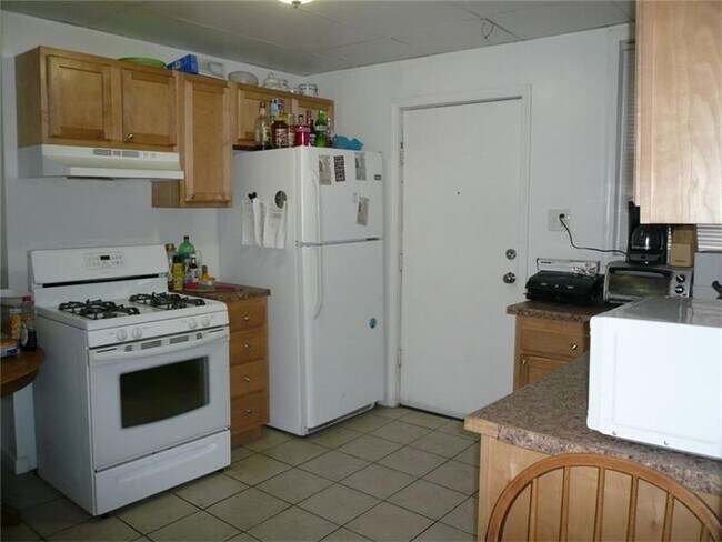 Building Photo - 154 Robinson St