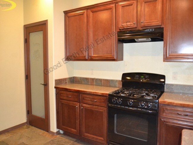 Building Photo - 936 Flora Vista Dr