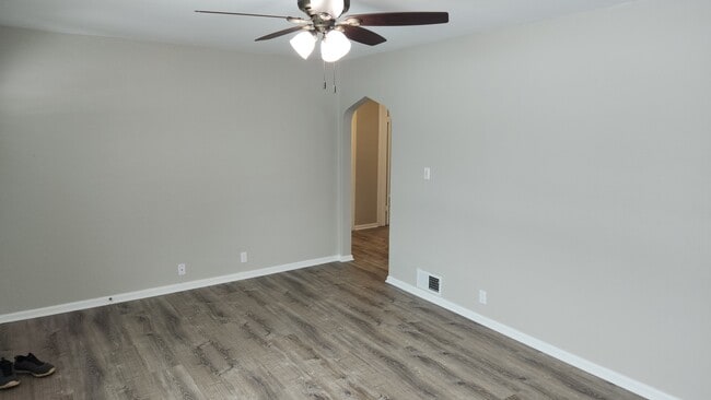 Building Photo - 2000 32nd St