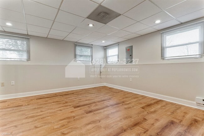Building Photo - 3 br, 2 bath House - 811 Carriage House Ln -