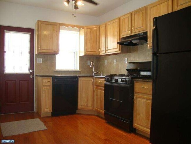 Foto del edificio - Recently Renovated 2-Bedroom Home for Rent in South Philadelphia