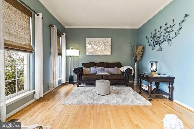 Foto del edificio - 144 Edgar Rd