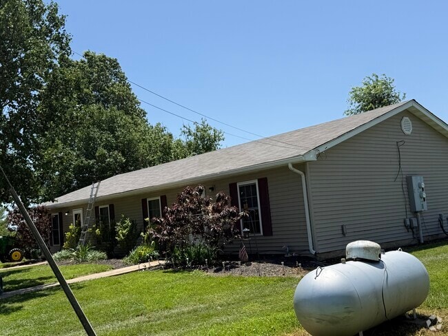 Building Photo - 1736 Debbie Ln