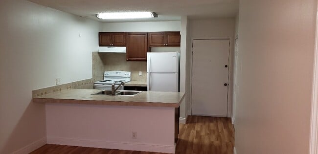 Photo - 2501 Riverside Dr Apartment