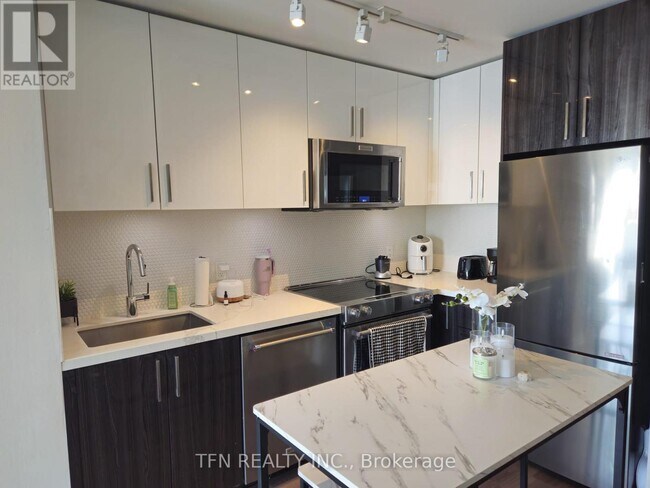 Building Photo - 30 Shore Breeze Dr