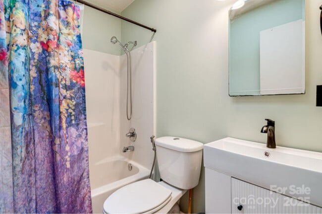 Foto del edificio - 4155 Turnpike Rd