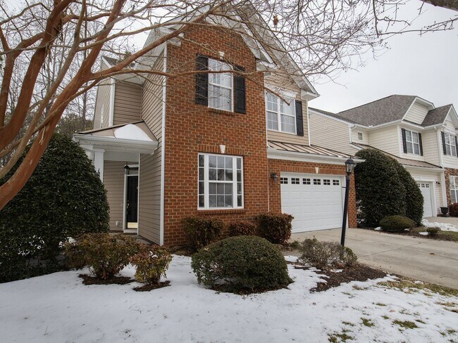 Foto del edificio - 4 bed townhouse available now!