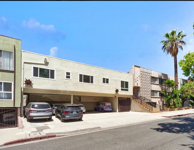Foto del edificio - 1023 N Hayworth Ave