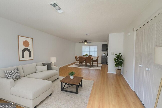 Foto del edificio - 6354 Shannon Pkwy