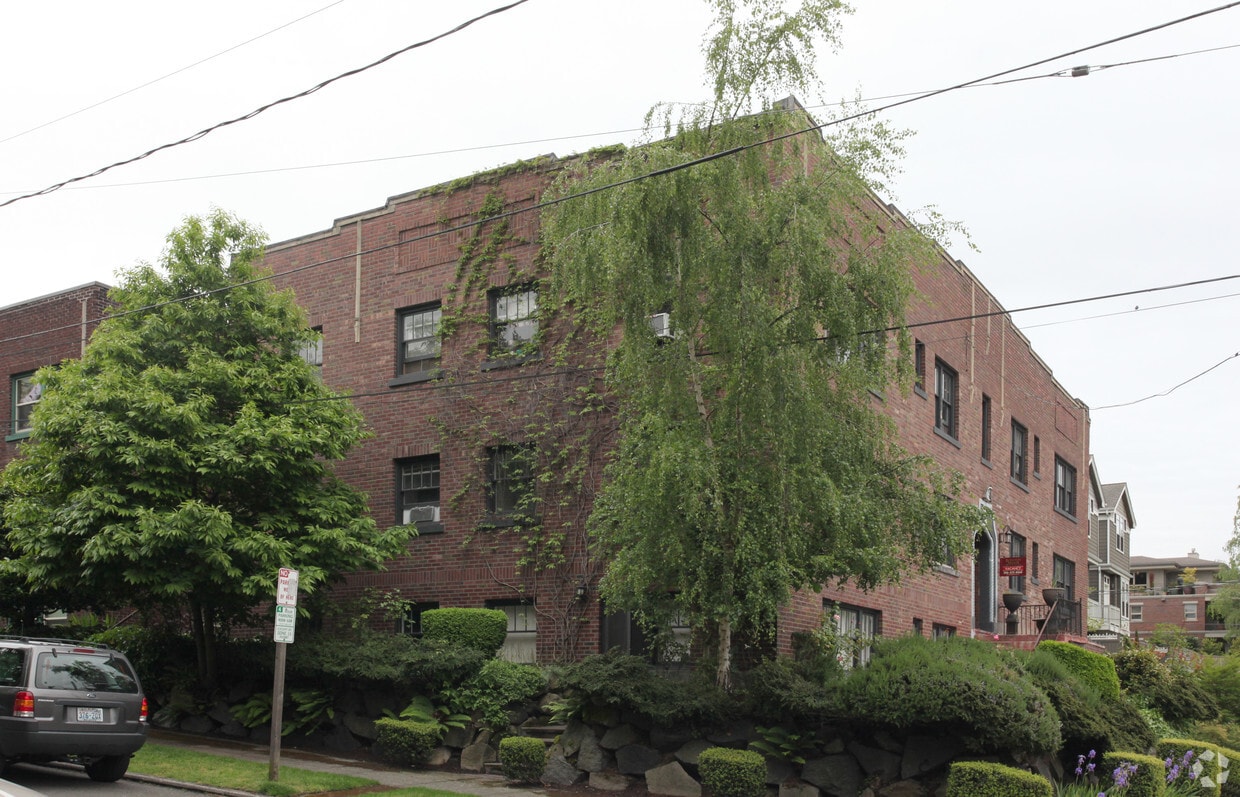 Building Photo - Boylston Manor
