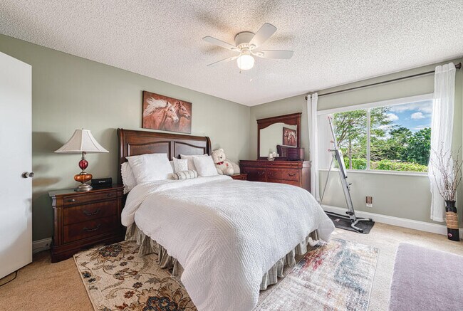 Foto del edificio - 5830 Whispering Pine Way