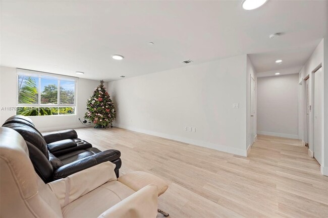 Foto del edificio - 2505 NE 193rd St