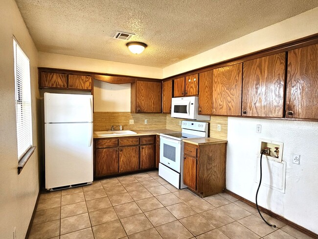 Foto del edificio - ASK ABOUT OUR HALF OFF MOVE-IN SPECIAL!! M...