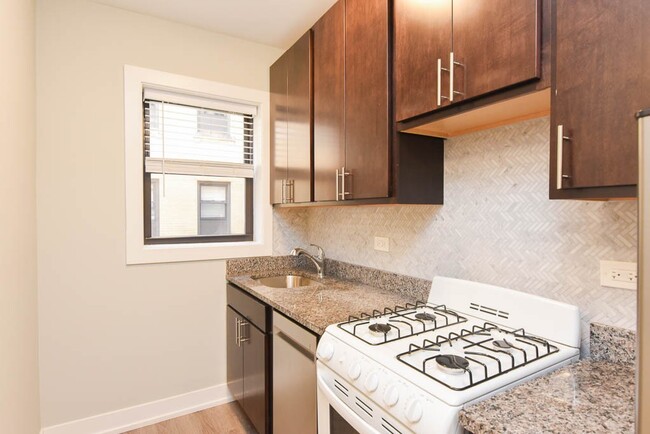 Building Photo - 436 W Belden Ave