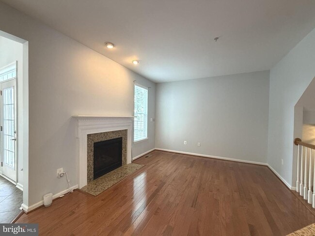 Building Photo - 2911 Lomond Pl