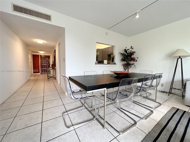 Building Photo - 101 Crandon Blvd