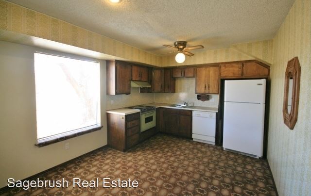 Building Photo - 3 br, 2.5 bath House - 1415 Hickory