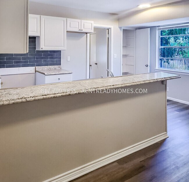 Foto del edificio - 7227 Glen Heights Dr