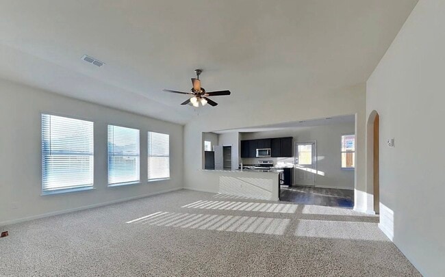 Building Photo - Spacious 4-Bedroom House with Cozy Living Spaces