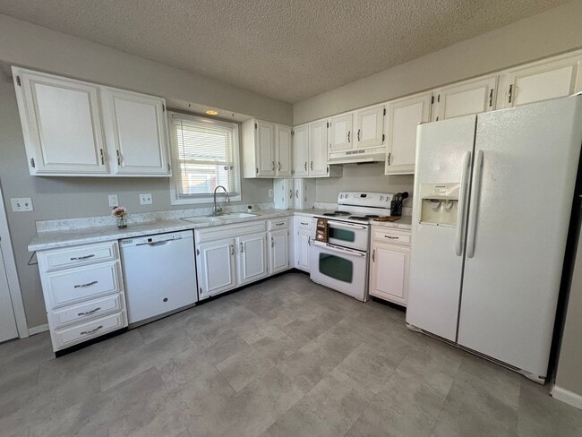 Building Photo - HOT PROPERTY ALERT! Your Dream Starter 3 B...