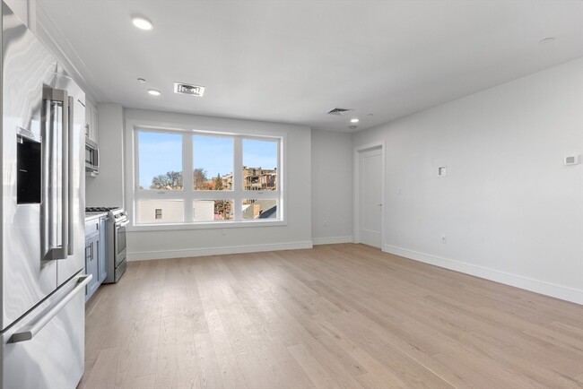 Building Photo - 301 Border St