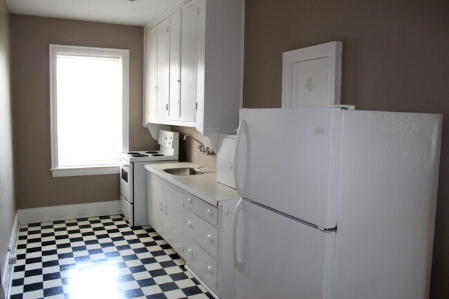 Building Photo - Kewanee Manor Apartments