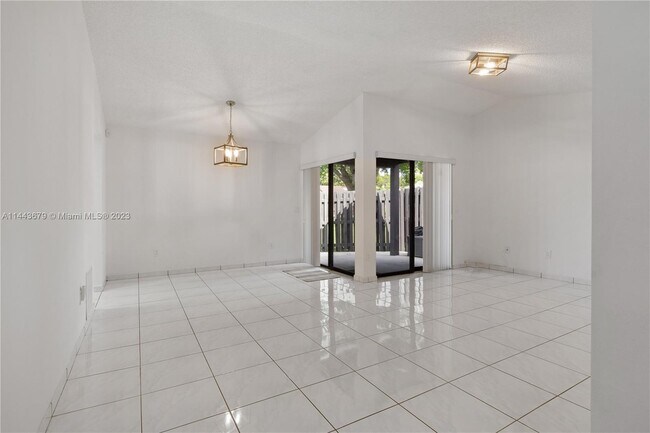 Foto del edificio - 15075 SW 49th Ln