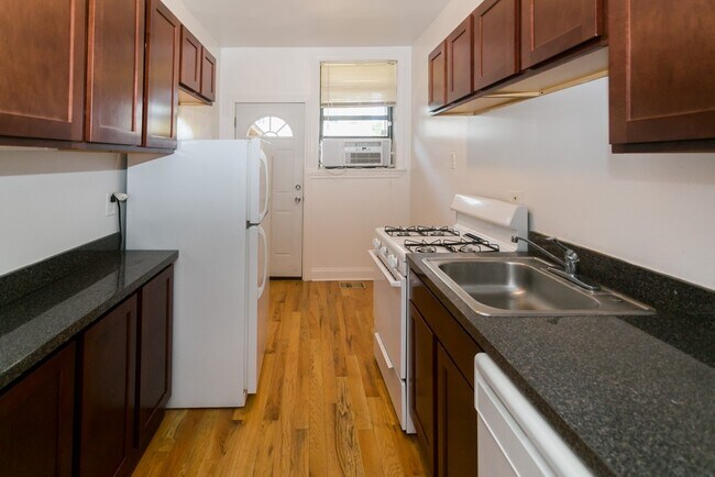 Foto del edificio - 834 W Waveland Ave