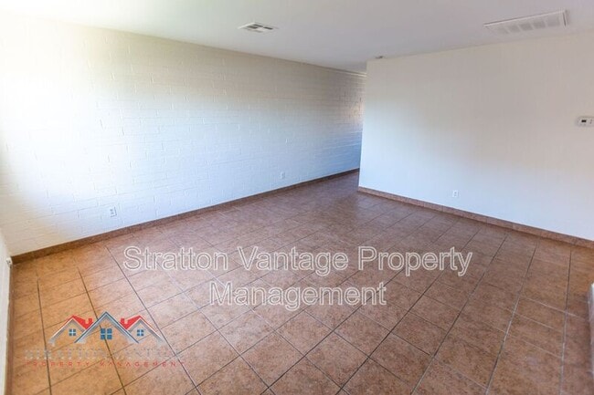 Foto del edificio - 2028 N 26th Pl