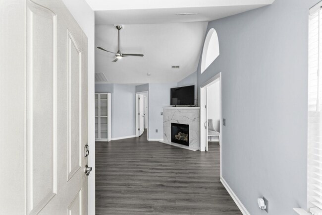 Building Photo - 168 Stonegate Blvd