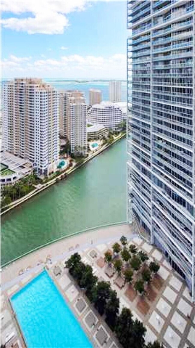 Building Photo - 475 Brickell Ave