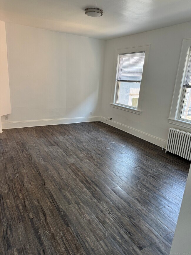 Foto del edificio - 3142 Fairfield Ave
