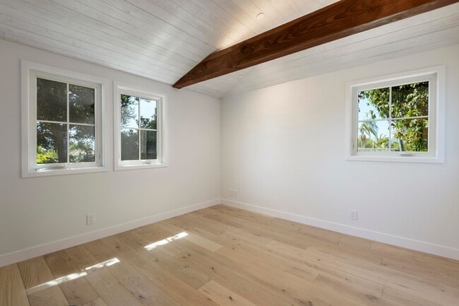 Building Photo - 1323 Alta Vista Rd