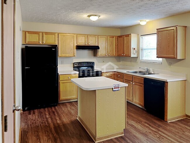 Foto del edificio - 1449 Tall Pine Ct