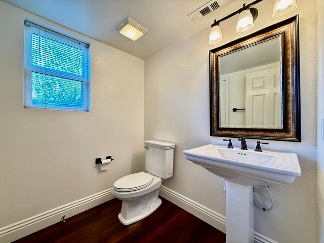 Building Photo - 13642 Pinnacle Way