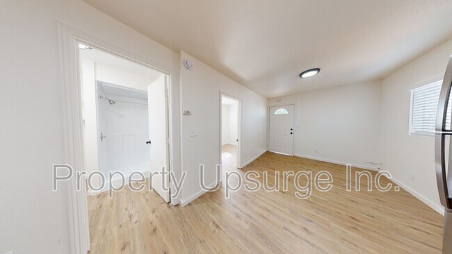 Foto del edificio - 2715 Twin View Blvd
