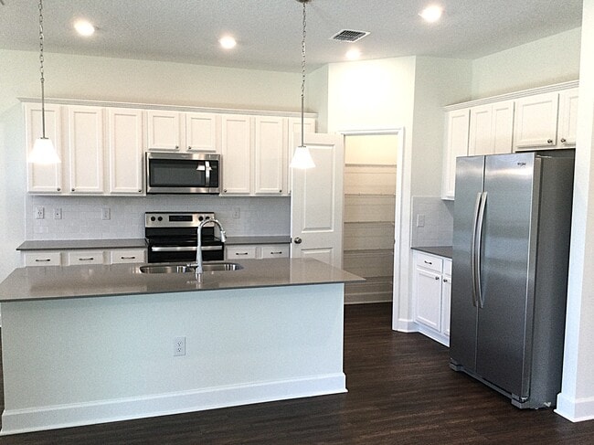 Building Photo - 1033 Walden Pond Dr