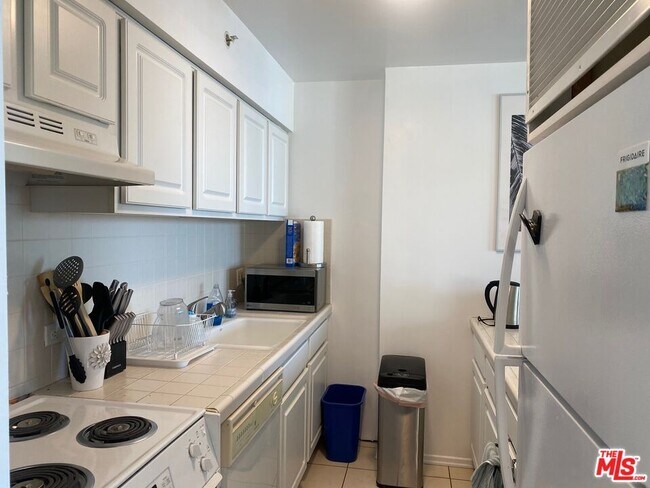 Building Photo - 201 Ocean Ave Ext